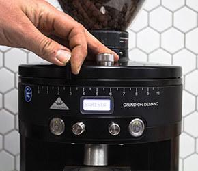 How do I adjust the grind settings if this coffee grinder? : r/cafe