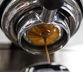 Bottomless Portafilter // Barista Espresso Machine Coffee Shop